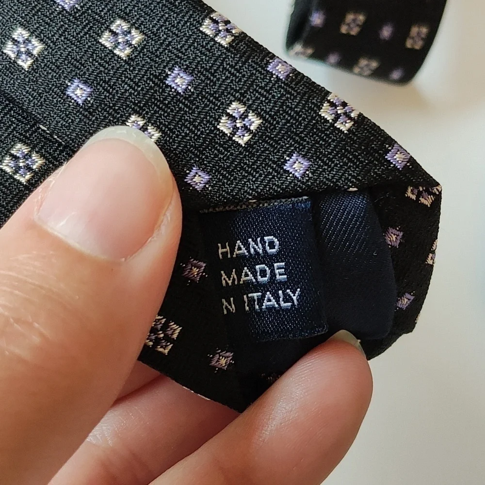 Black and purple patterned Italian silk tie